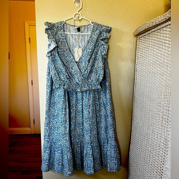 Universal Thread Blue Floral Two Piece Set - Top and Skirt - Picture 4 of 11